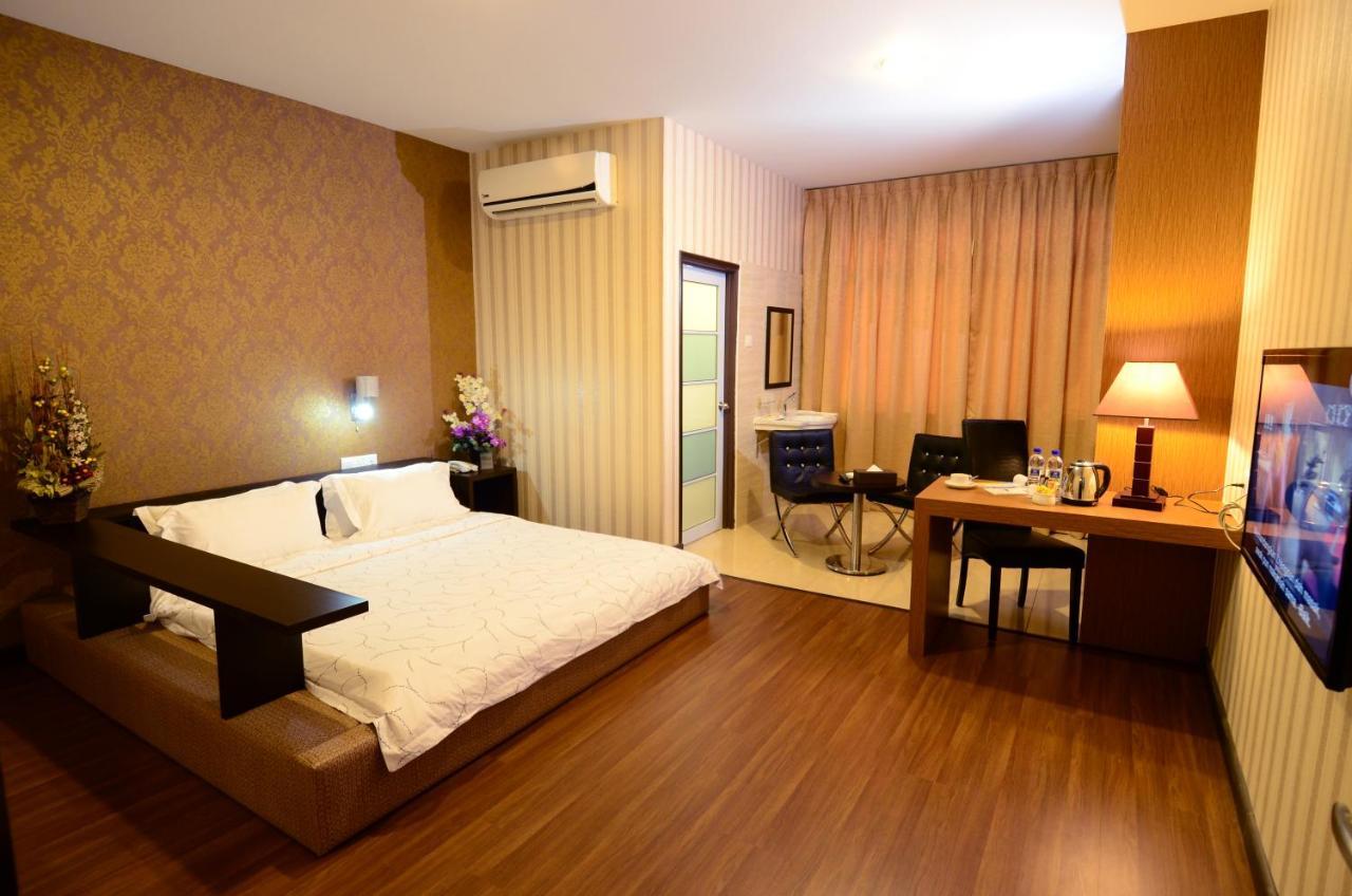 Hotel Tebrau Ct Johor Bahru Esterno foto