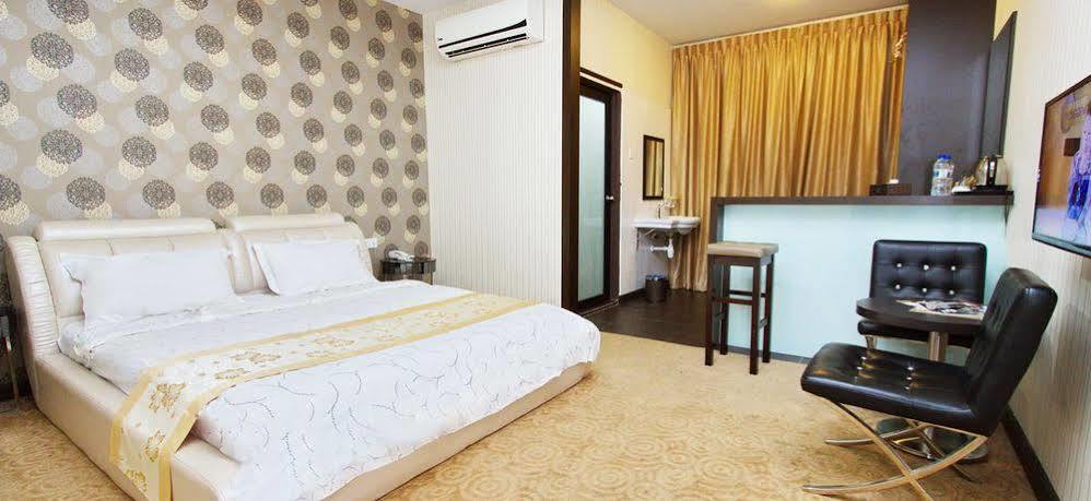 Hotel Tebrau Ct Johor Bahru Esterno foto