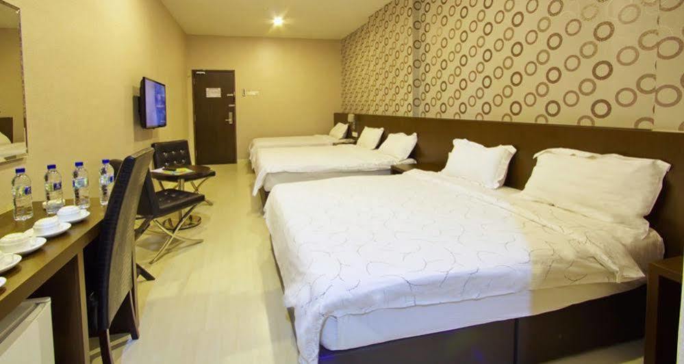 Hotel Tebrau Ct Johor Bahru Esterno foto