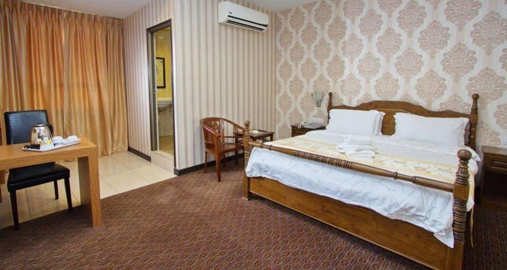 Hotel Tebrau Ct Johor Bahru Esterno foto